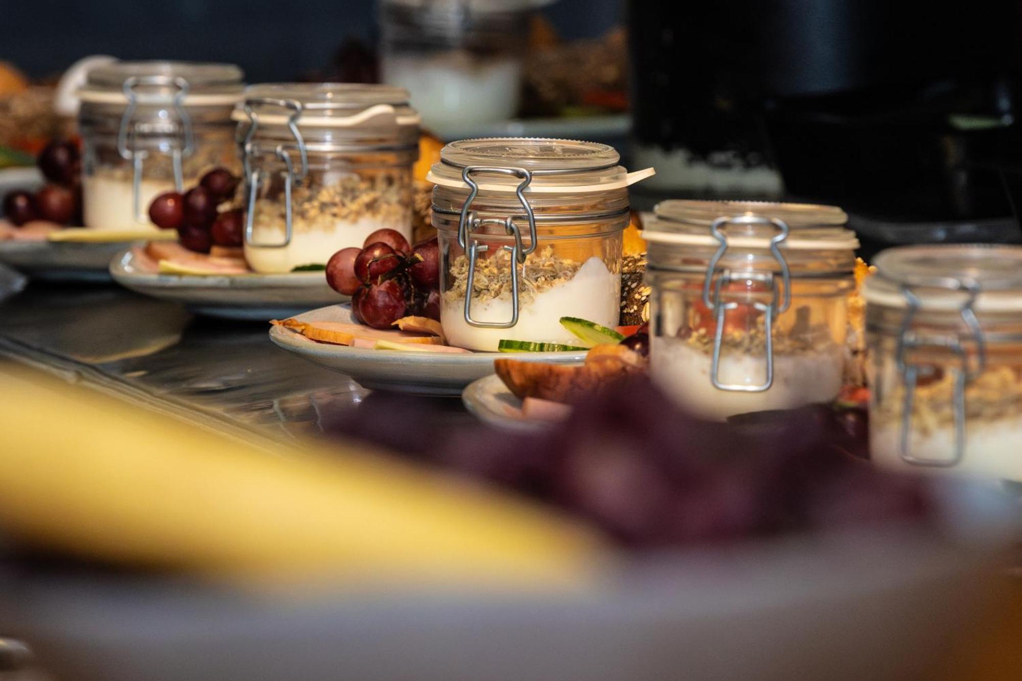 Kings Inn City Hotel アルクマール エクステリア 写真