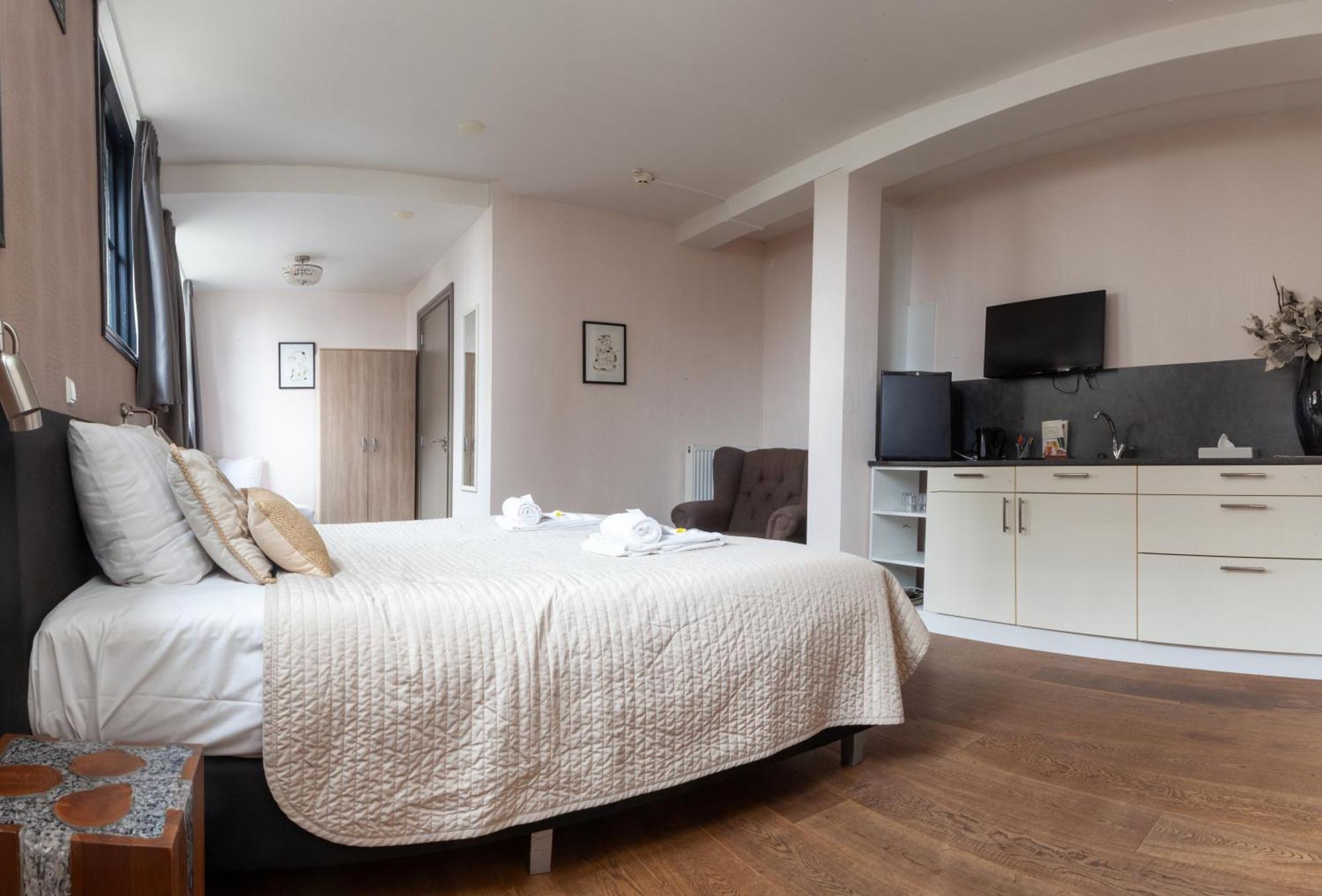 Kings Inn City Hotel アルクマール エクステリア 写真